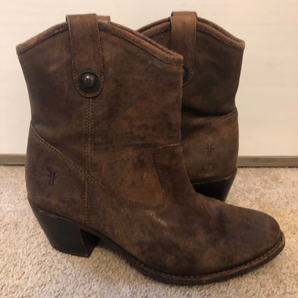 Frye Jackie Button Short Cognac 7.5